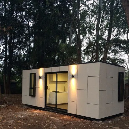 Módulo branco no bosque