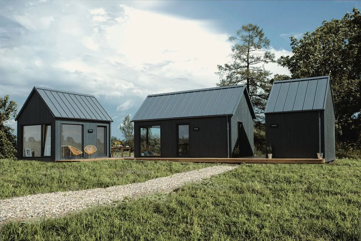 Trio de cabanas no campo